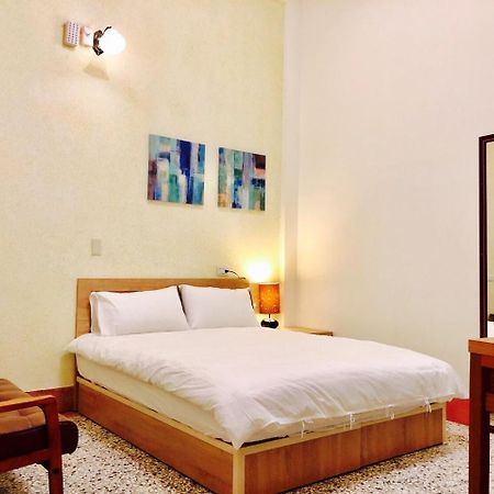 Freedom B&B Tainan Buitenkant foto